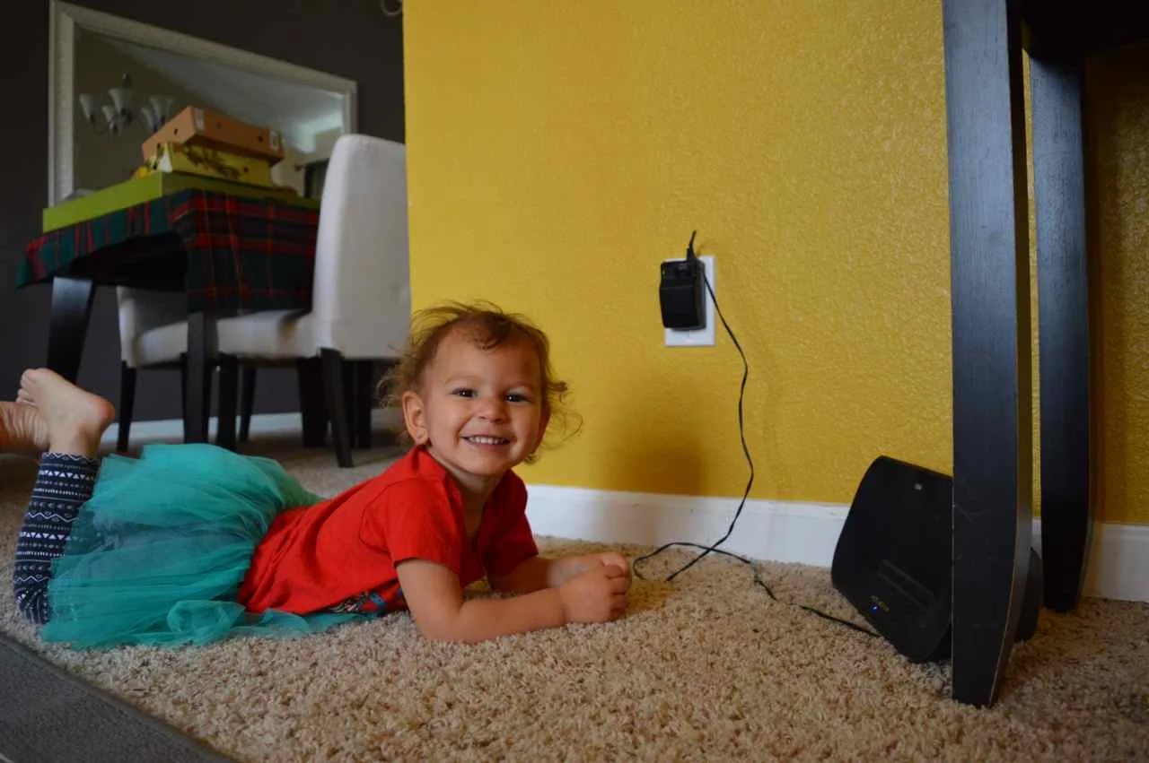 Christmas-decorating-with-toddlers-1.jpg
