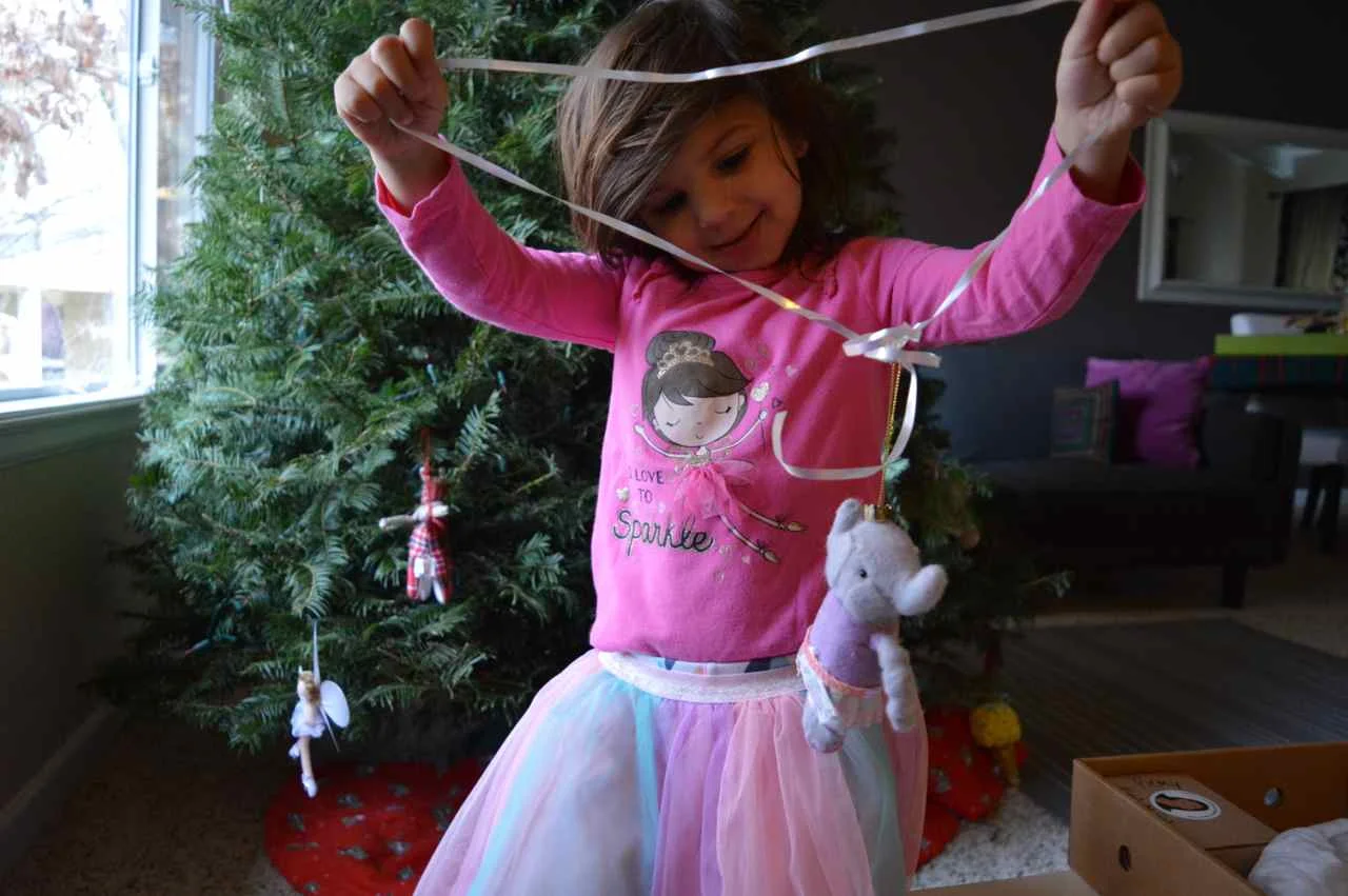 Christmas-decorating-with-toddlers-8.jpg