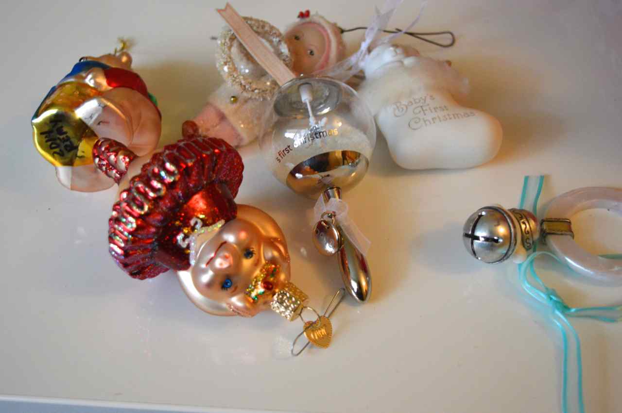 Christmas-decorating-with-toddlers-9.jpg