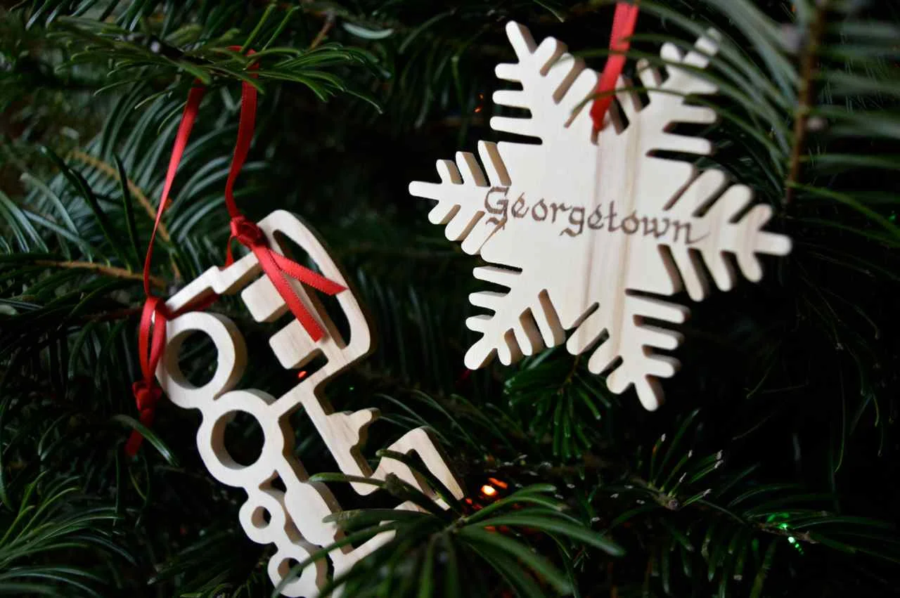 Christmas-decorating-with-toddlers-11.jpg
