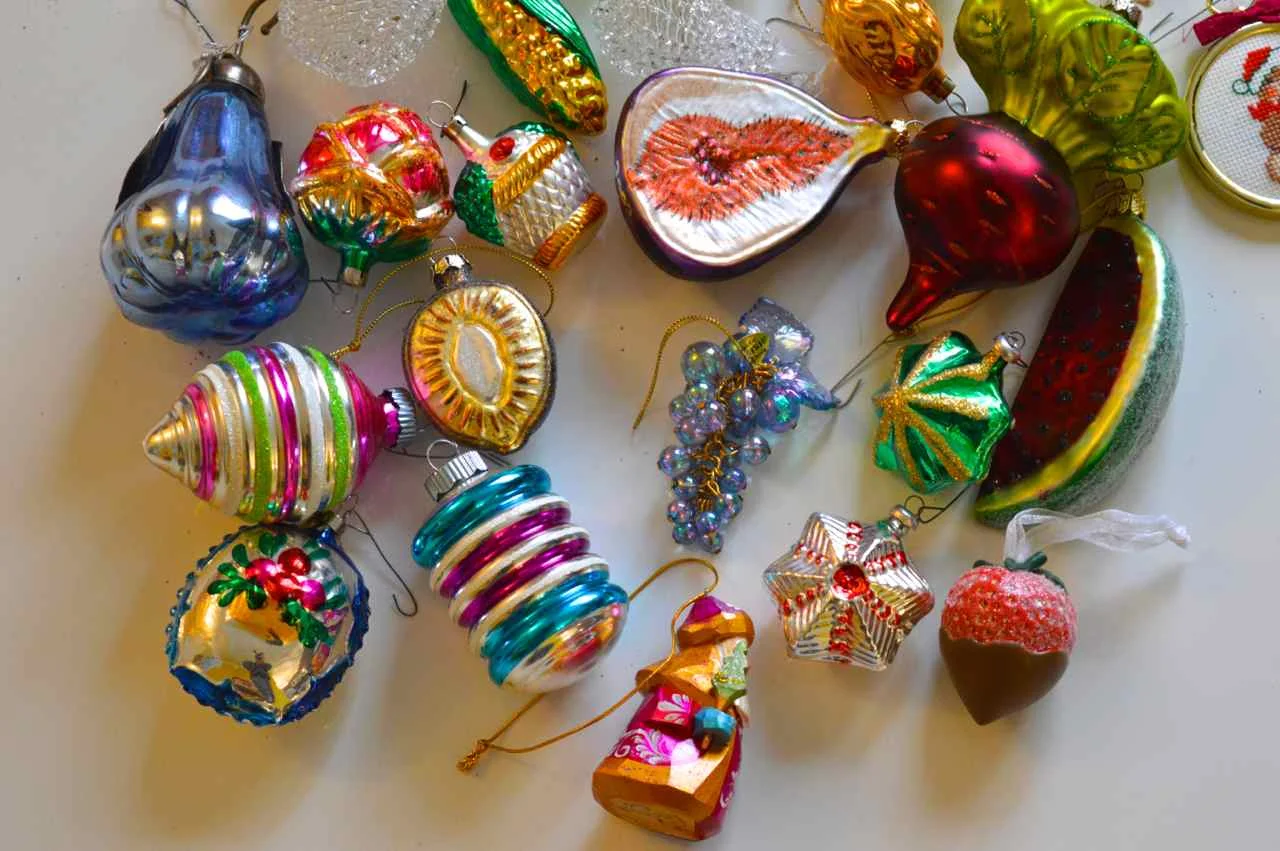 Christmas-decorating-with-toddlers-13.jpg