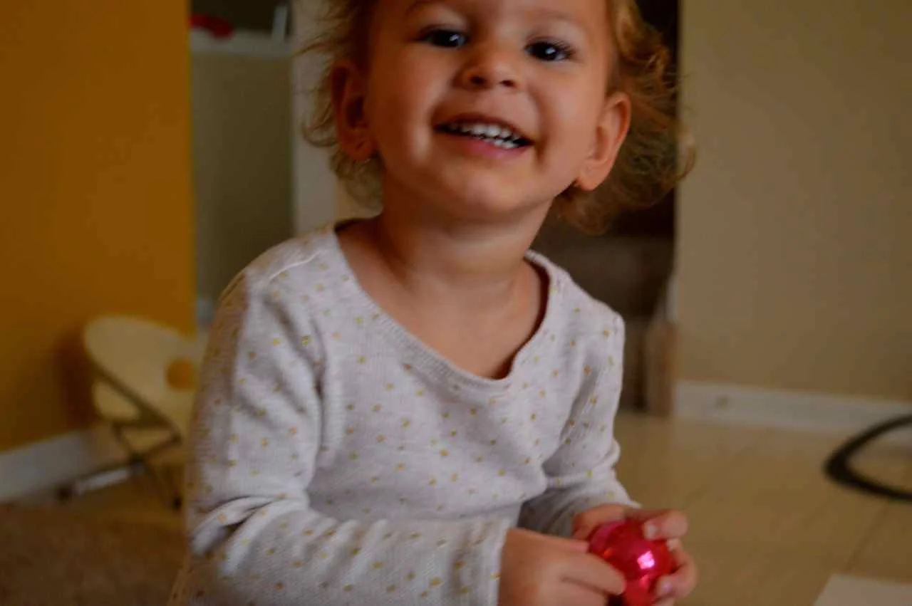 Christmas-decorating-with-toddlers-14.jpg