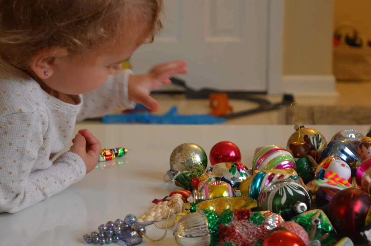 Christmas-decorating-with-toddlers-15.jpg