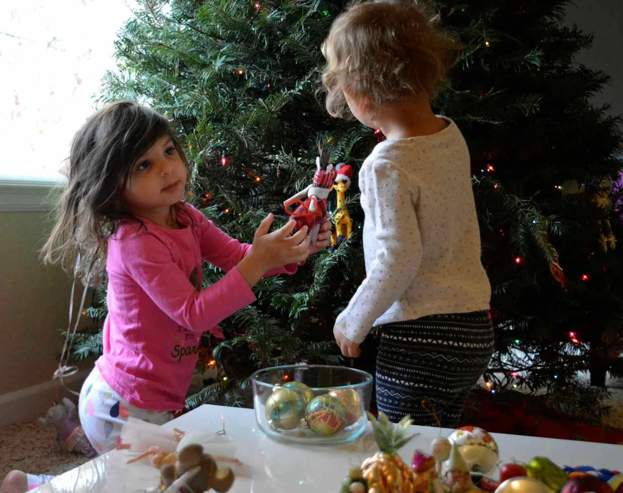 Christmas-decorating-with-toddlers-20.jpg