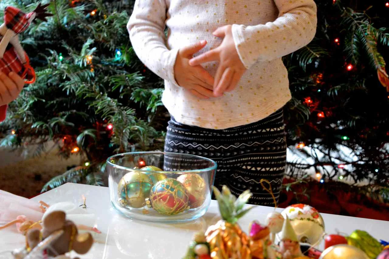 Christmas-decorating-with-toddlers-21.jpg