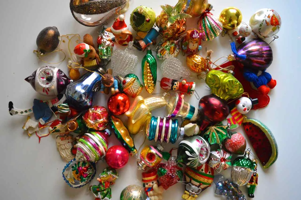 Christmas-decorating-with-toddlers-22.jpg
