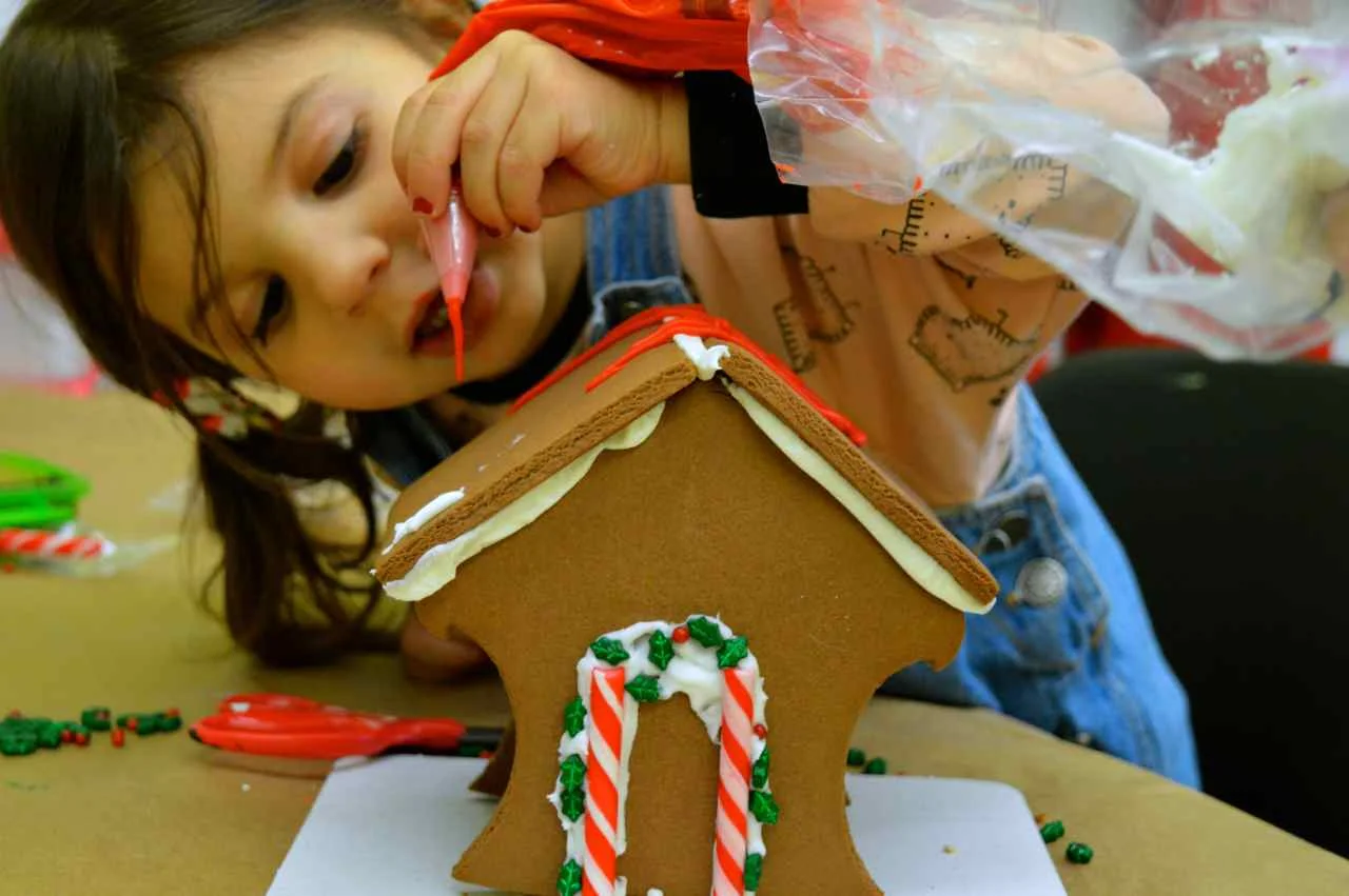 gingerbread-house-6.jpg