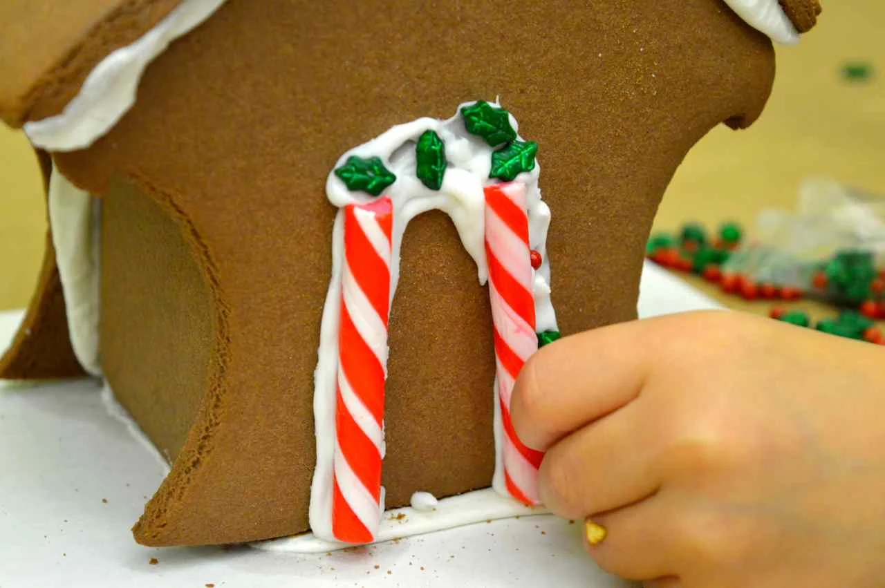 gingerbread-house-8.jpg