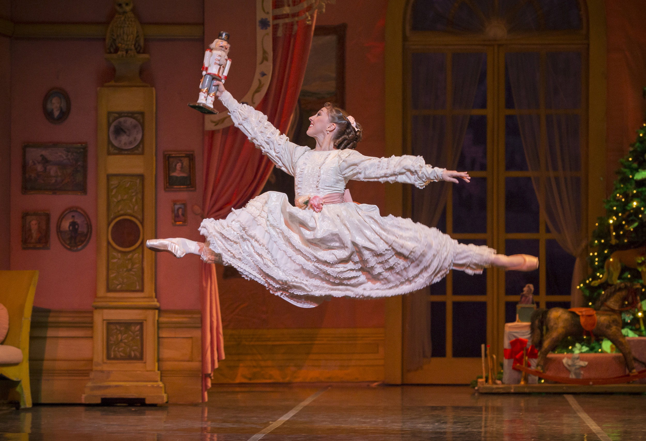 Dana-Benton-in-The-Nutcracker-photo-by-Mike-Watson.jpg