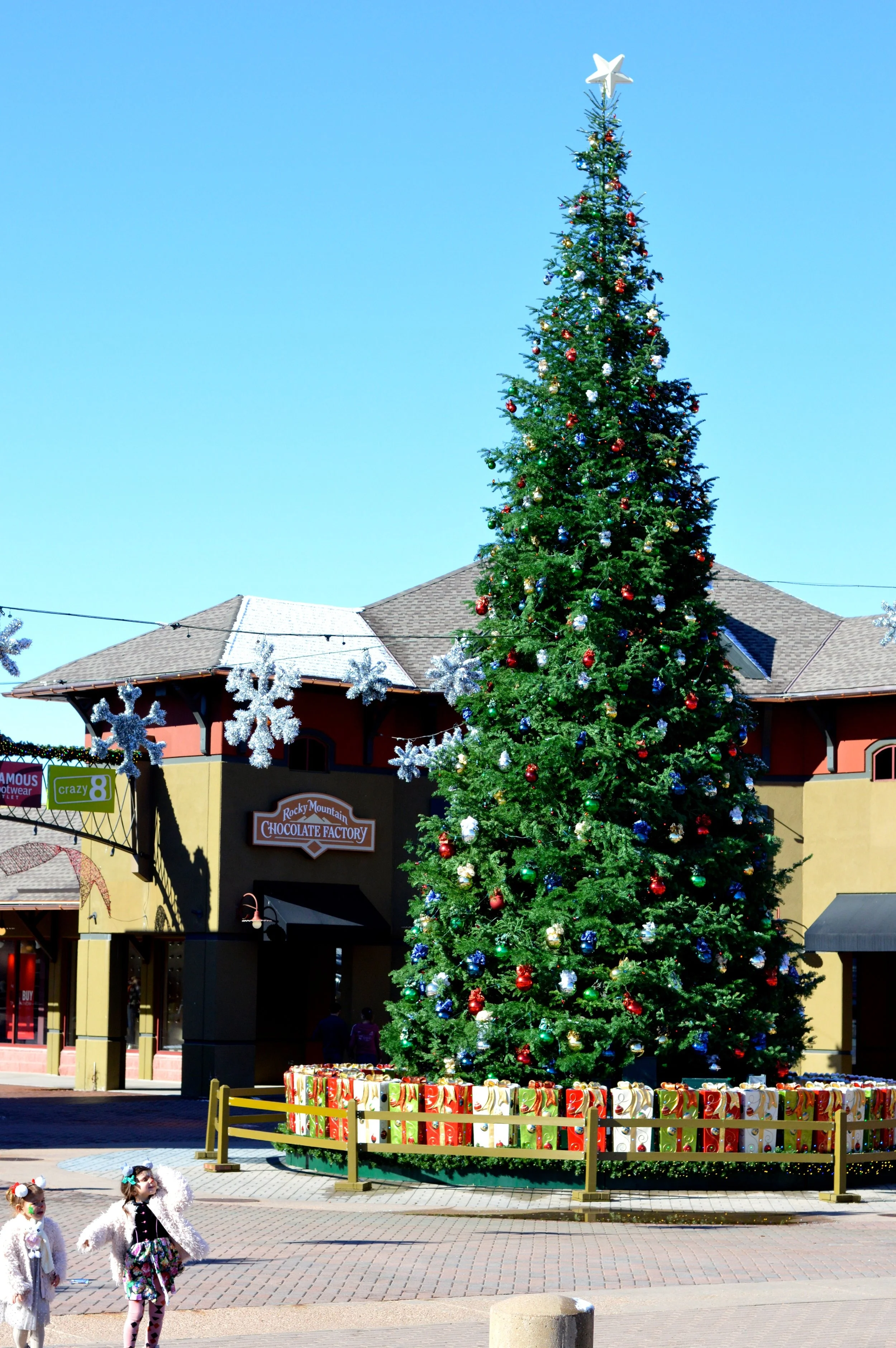 Castle Rock Outlets Santa 28.jpg