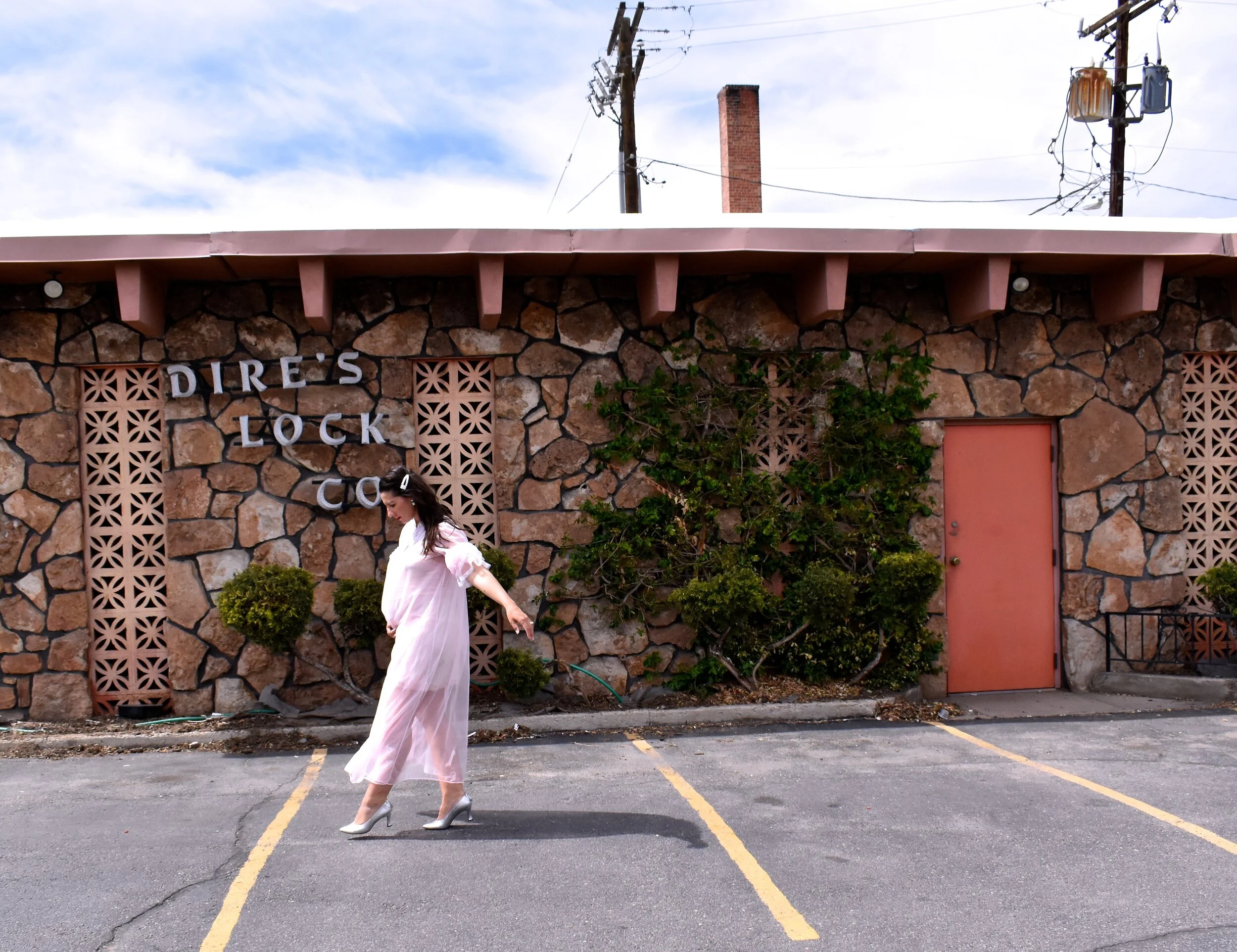 Dires Lock Co Wide Angle Walk.jpg