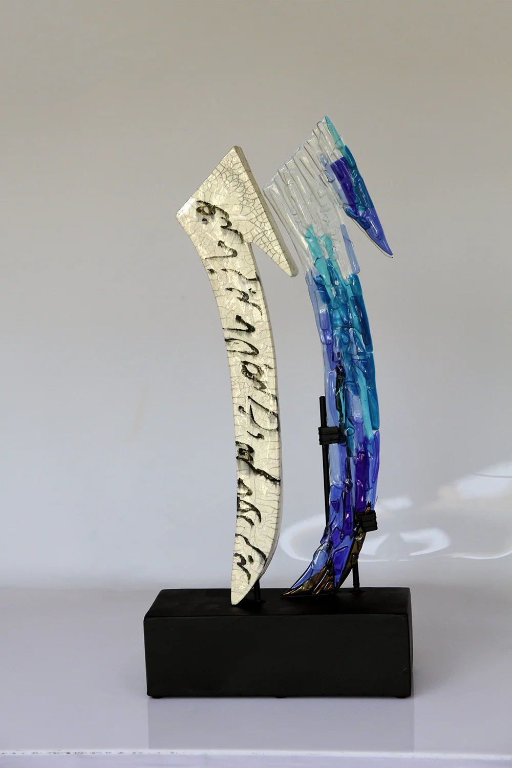 Noor_2011_Alif Wht Crckl Glass_002-UP.jpg