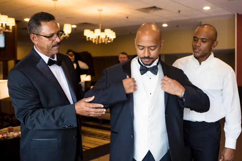doubletree-by-hilton-raleigh-wedding-photos-4.jpg