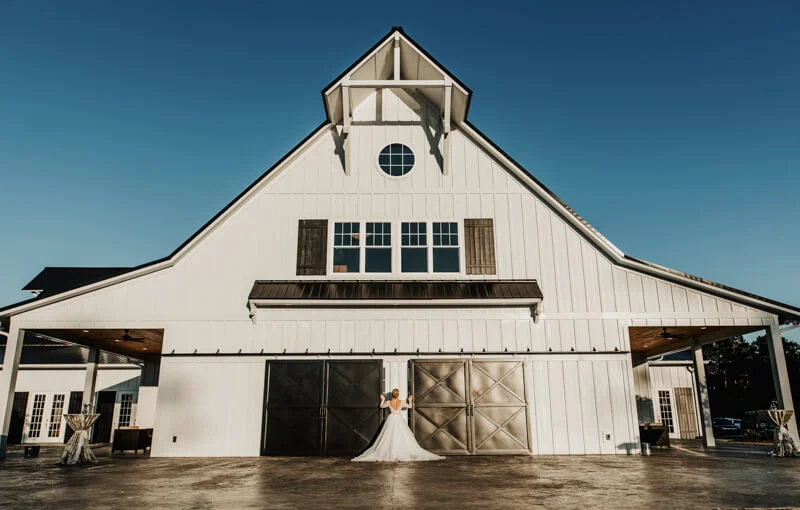 sophisticated-barn-wedding-shoot-17.jpg