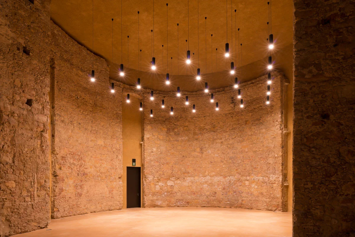 archaic_GoncaloByrne_ThaliaTheatre_14.jpg