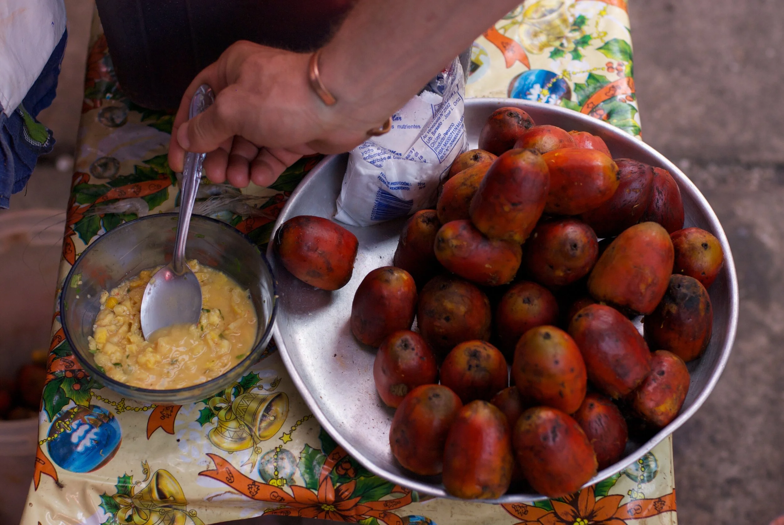 In Iquitos, the largest city in the Peruvian Amazon, pijuayo is sold in markets and on street corners accompanied by ají de cocona, an excellent hot sauce made with the aromatic, sour cocona fruit and hot peppers. Photograph by Camino Verde visitor and friend Andrew Schwarz.