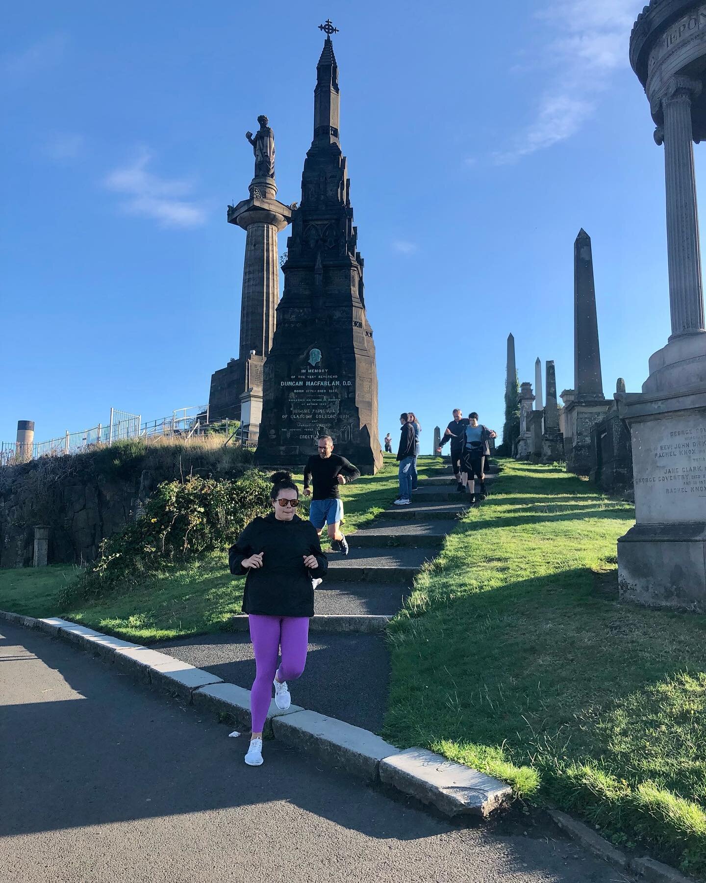Autumns definitely arrived&hellip; 🍂 super crisp weather on this group tour!

Petra &amp; co 🇩🇪 used this as a way to stay active &amp; see some of Glasgow, before starting their week of walking the West Highland Way, while Cara 🇨🇦 was just fini