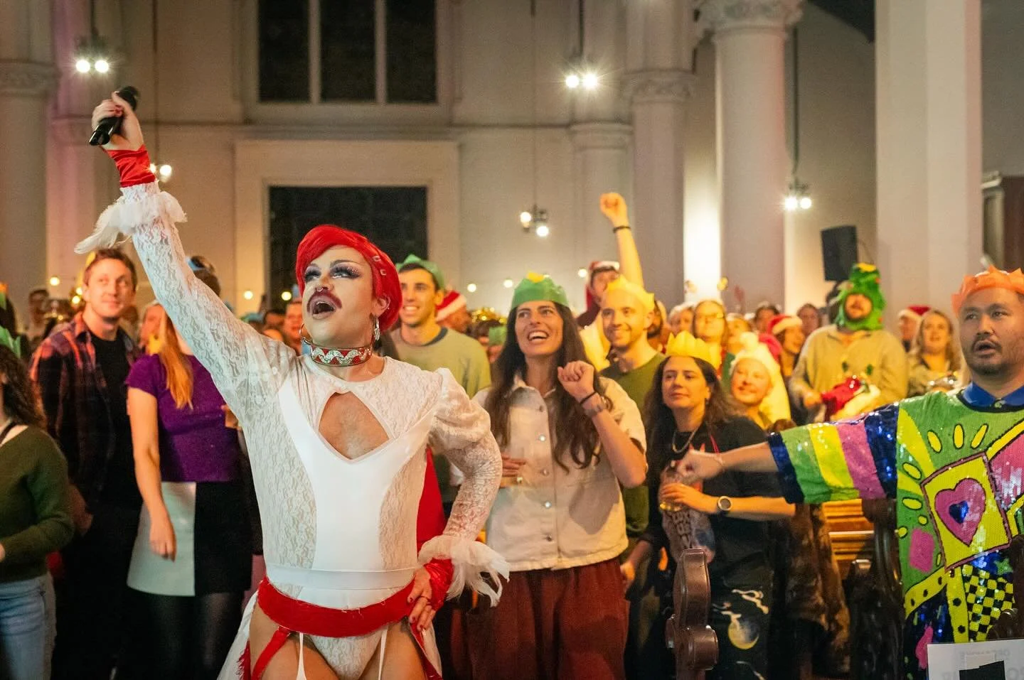 Just your average Saturday night Organoke Alternative Christmas Carol Service at St Giles with the glorious guest host @whatevilla 💛💛

Recognise someone in the photos? Don&rsquo;t forget to tag them.