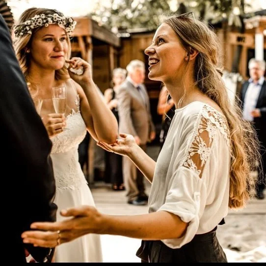 Welch wunderbares Geschenk, f&uuml;r einen Augenblick, Teil Eurer Geschichte sein zu d&uuml;rfen! 💕

Photography @claudia_gerhard 
#bestjobever #traudichfrei #freietrauung #stories #simplybeautiful