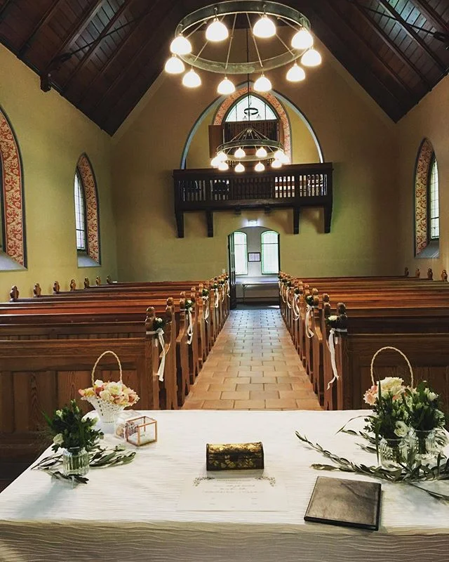 Dieses Wochenende durfte ich eine freie Trauung in der wundersch&ouml;nen Waldkapelle Bad Belzig durchf&uuml;hren!  Der perfekte Ort f&uuml;r das perfekte Paar! ✨💫 #freietrauung #waldkapelle #autumnwedding #perfectspot #traudichfrei #loveandfamily #