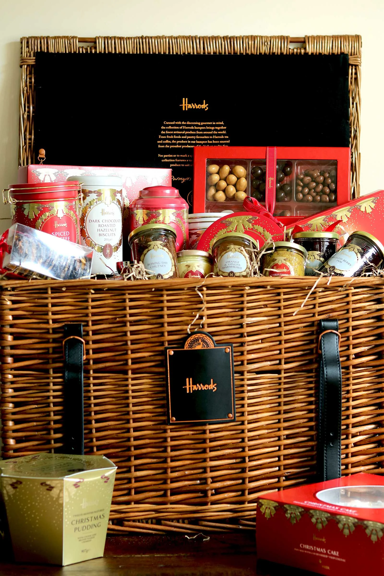 5 SUPERB LONDON HAMPERS FOR THE ULTIMATE CHRISTMAS SEASON INDULGENCE 