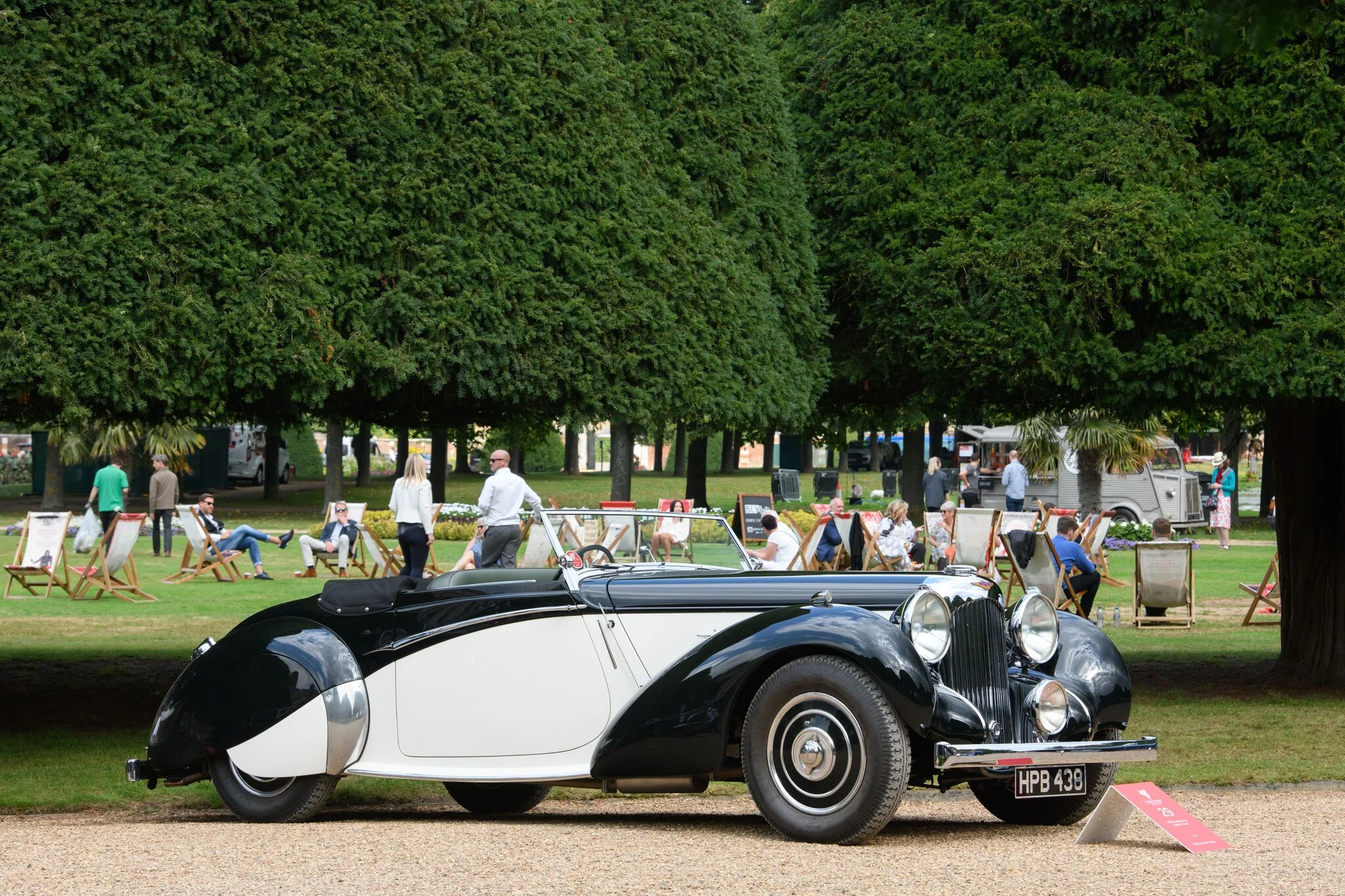 Lagonda V12 Rapide | Cover photo: Bugatti Type 35