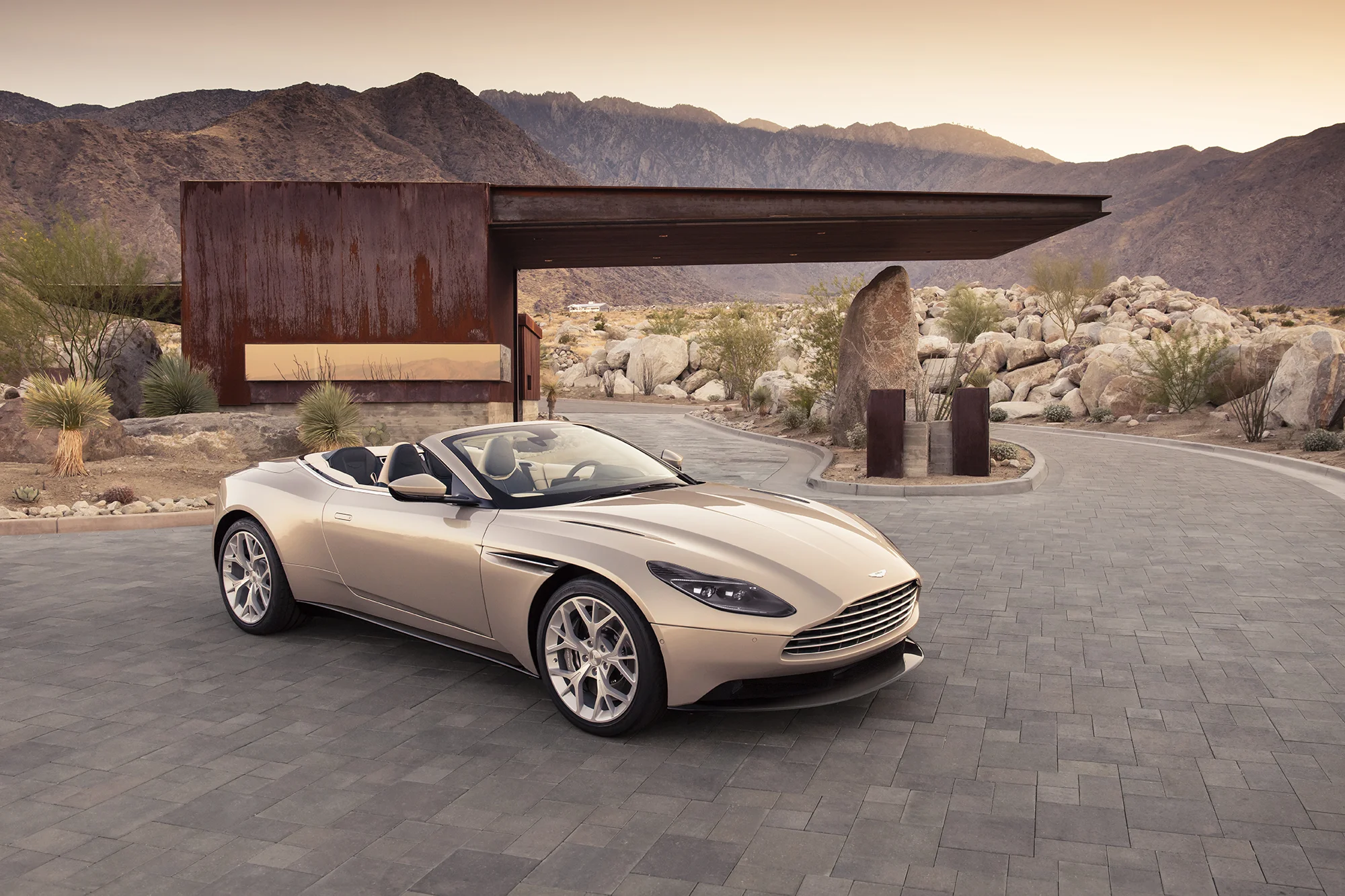 ASTON MARTIN DB11 VOLANTE WINS PRESTIGIOUS AUTONIS DESIGN AWARD