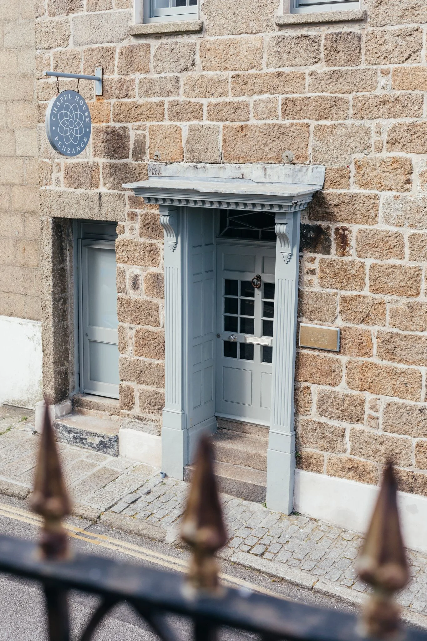 ESCAPE FROM THE CITY: REVIEW OF CHAPEL HOUSE, PENZANCE, CORNWALL