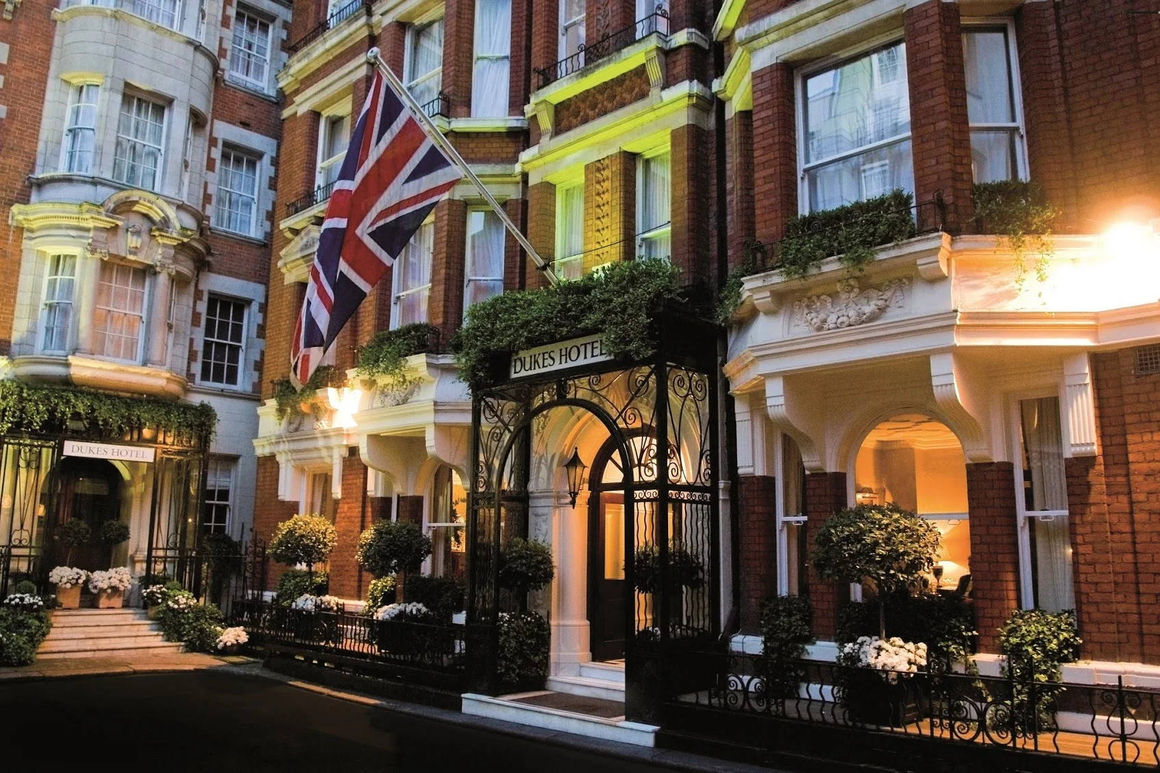 27842967-H1-Dukes Exterior_EDIT.jpg
