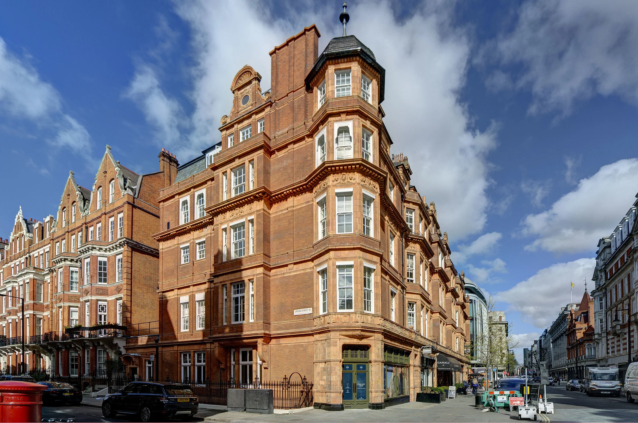 SAVILLS PRESENTS FOUR NEWLY REFURBISHED LUXURY FLATS ON GREEN STREET