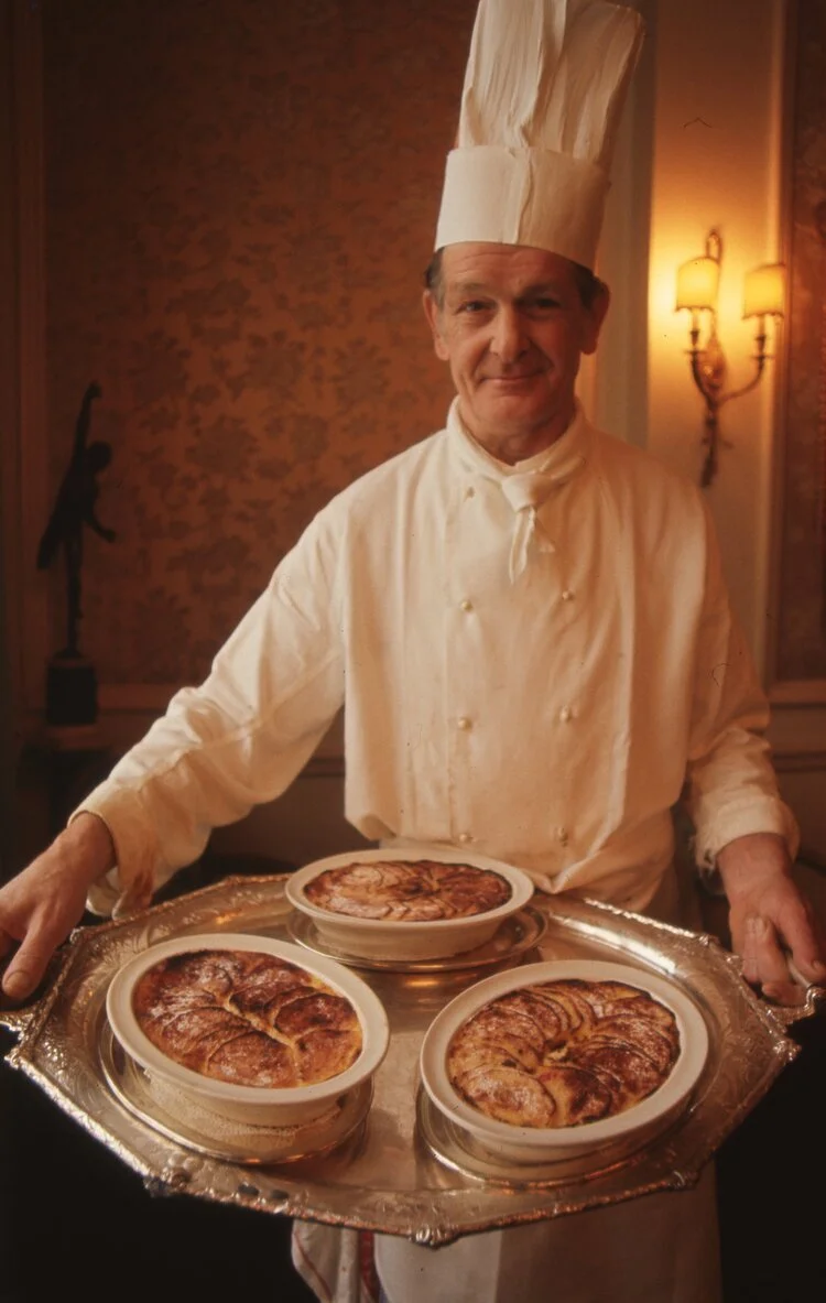 Chef+with+potato+dauphinois.jpg