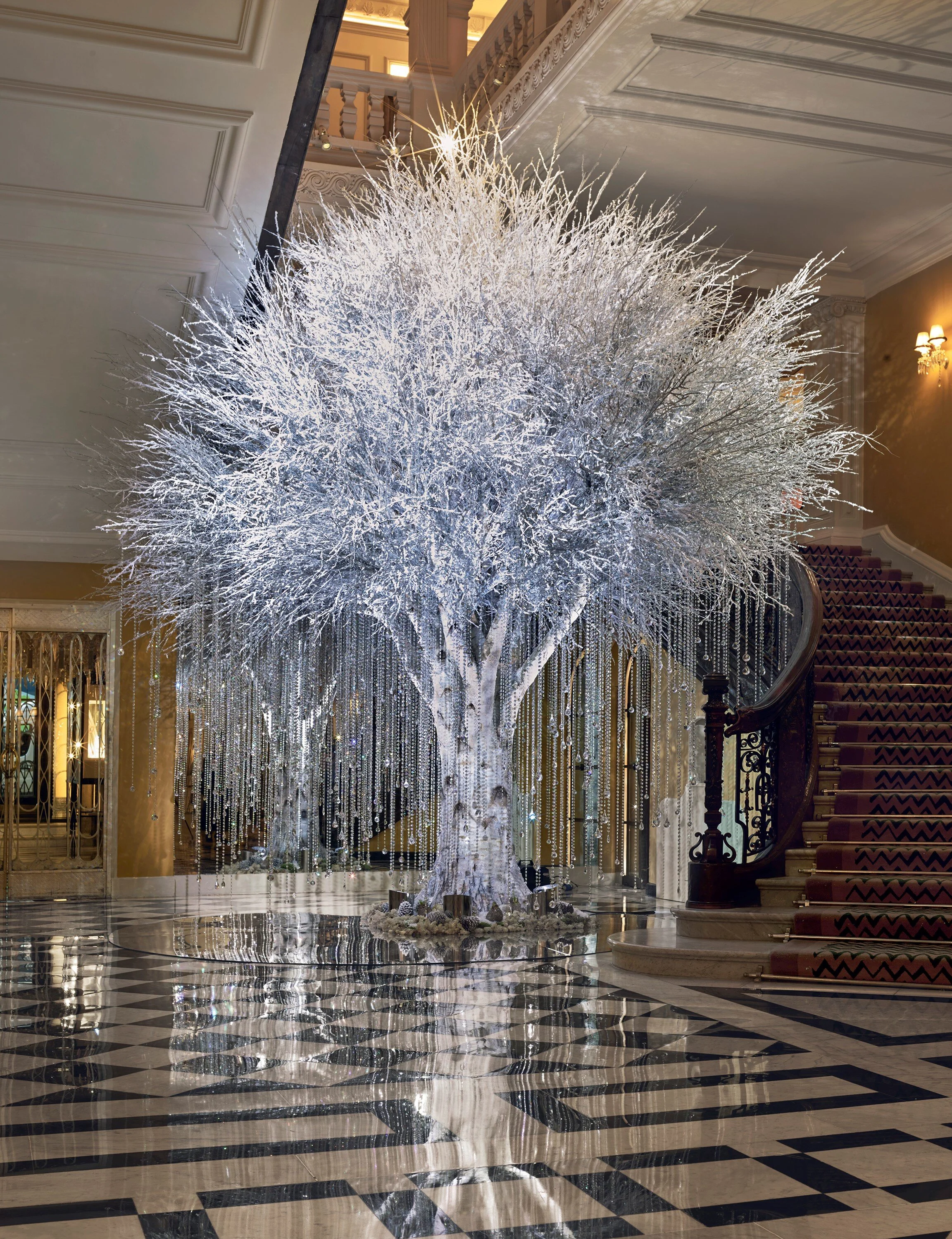 CLARIDGE'S CHRISTMAS TREE CELEBRATES HOSPITALITY, ELEGANCE &amp; GLAMOUR