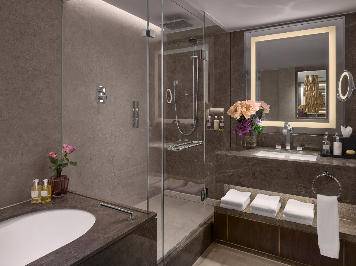 Mayfair Grand Suite Bathroom.png