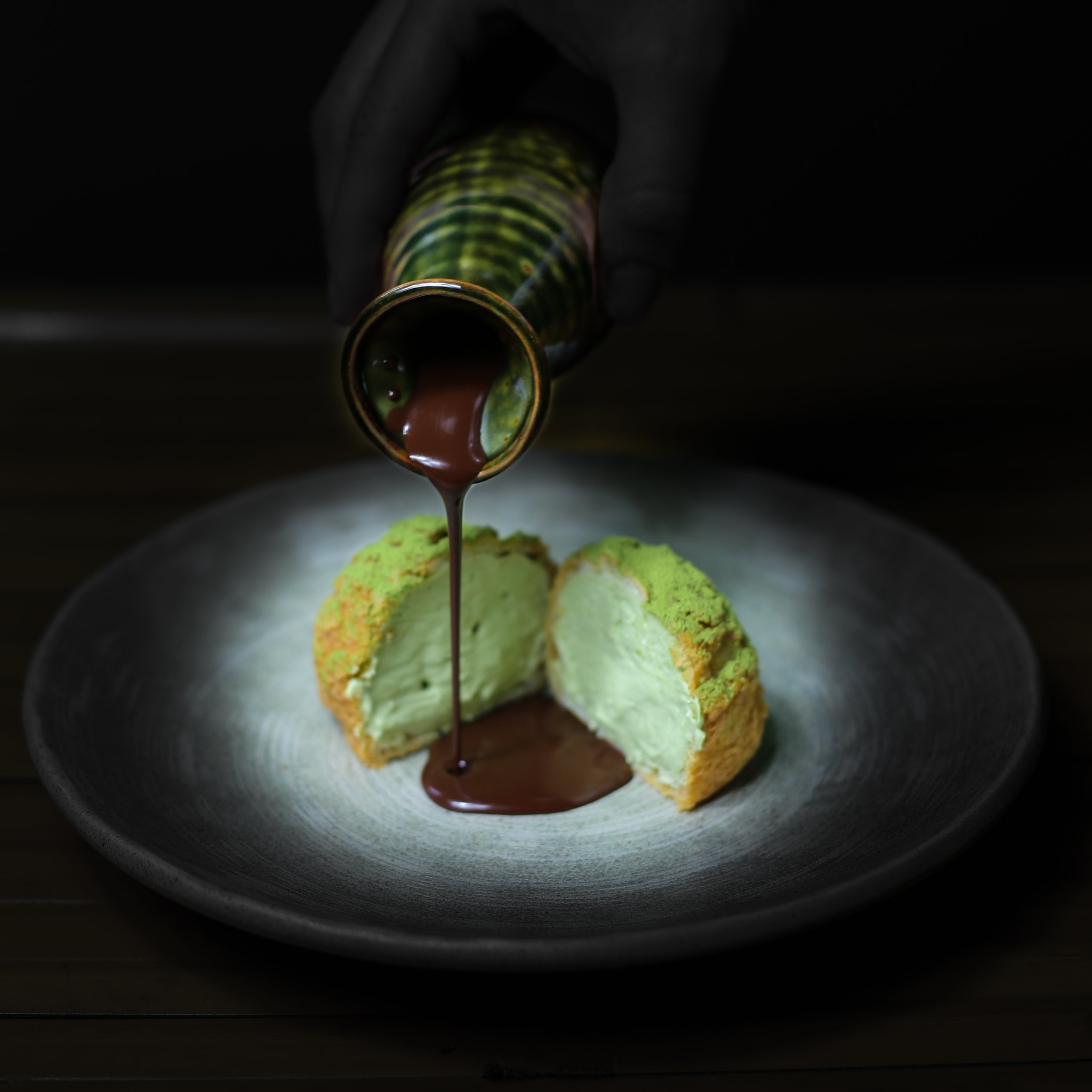 %22Shumarú - Choux com Matcha e Cumarú” - Matcha & tonka beans choux and chocolate sauce  13.jpg