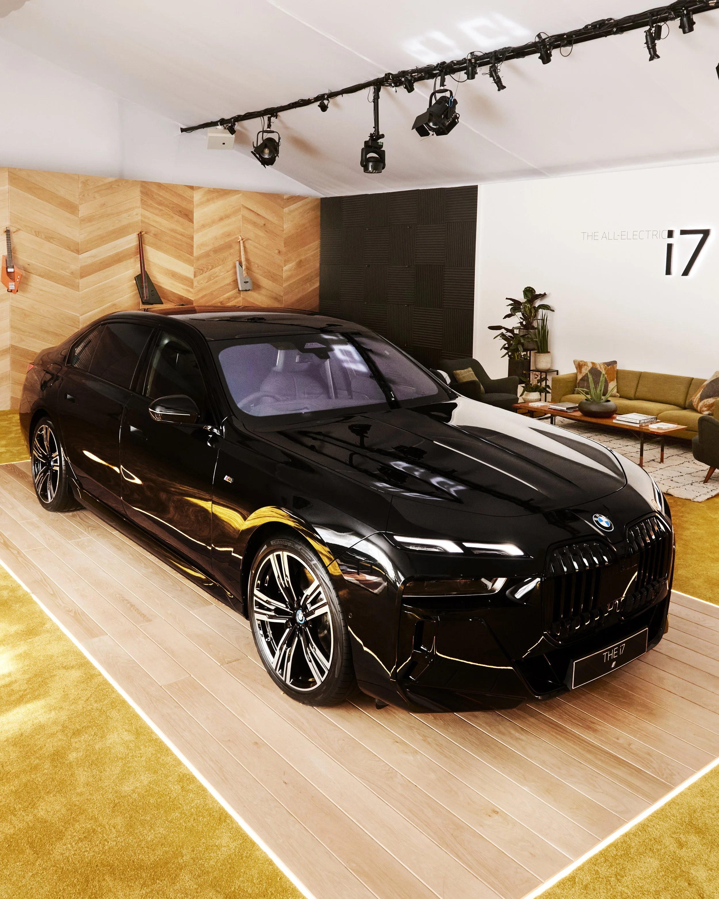 NIKITA GALE PREMIERES ART INSTALLATION CO-CREATED WITH BMW i7 DESIGNERS