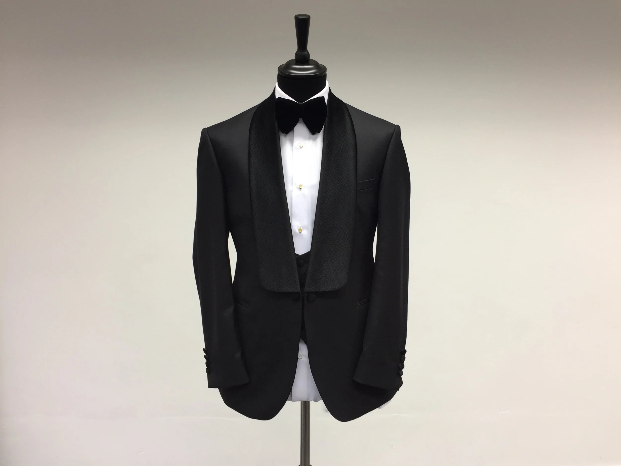 Kabiru Abu's dropped shawl lapel signature design.JPG