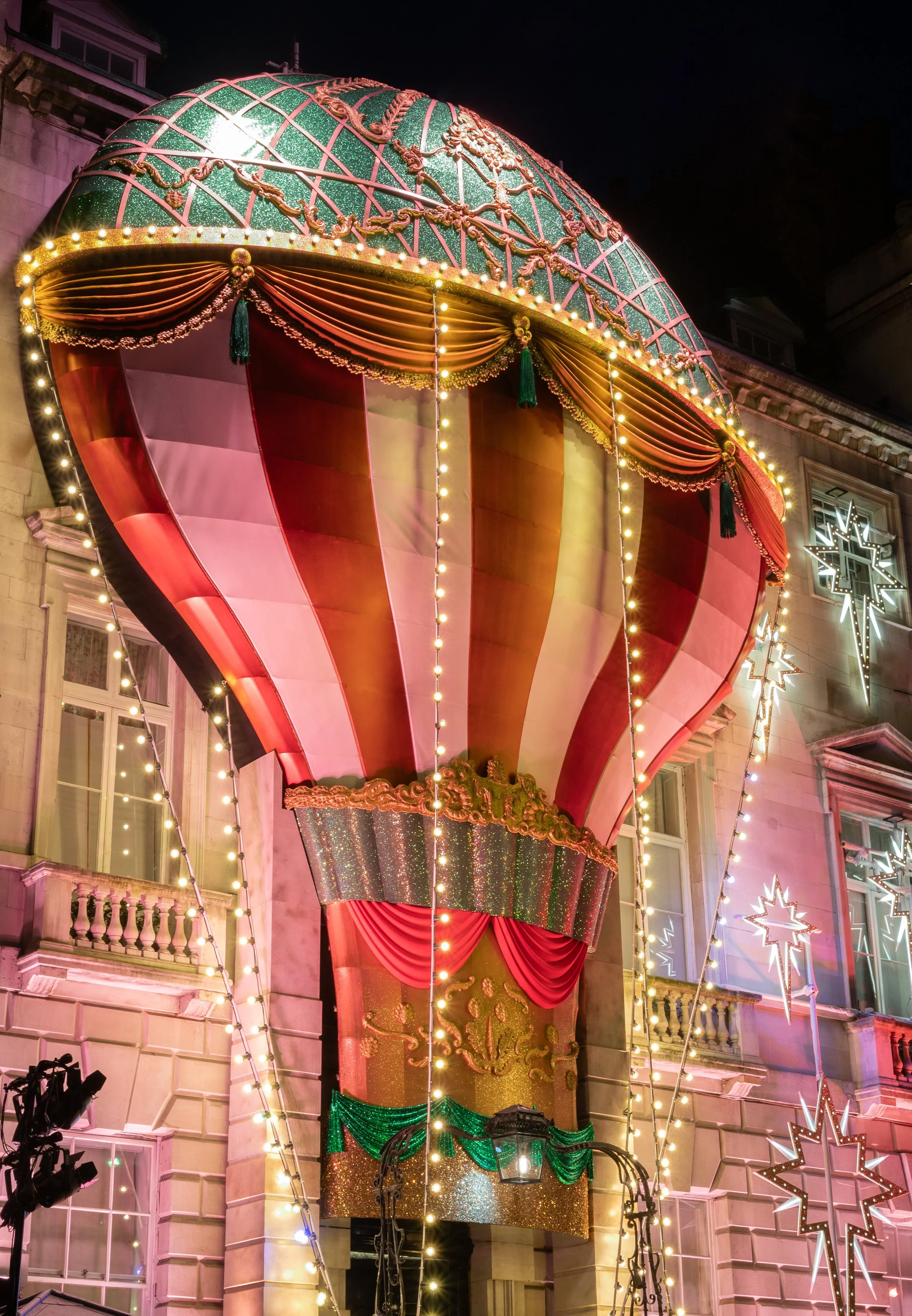 Annabel_s x The Caring Family Foundation Holiday Facade 2023_6.jpg