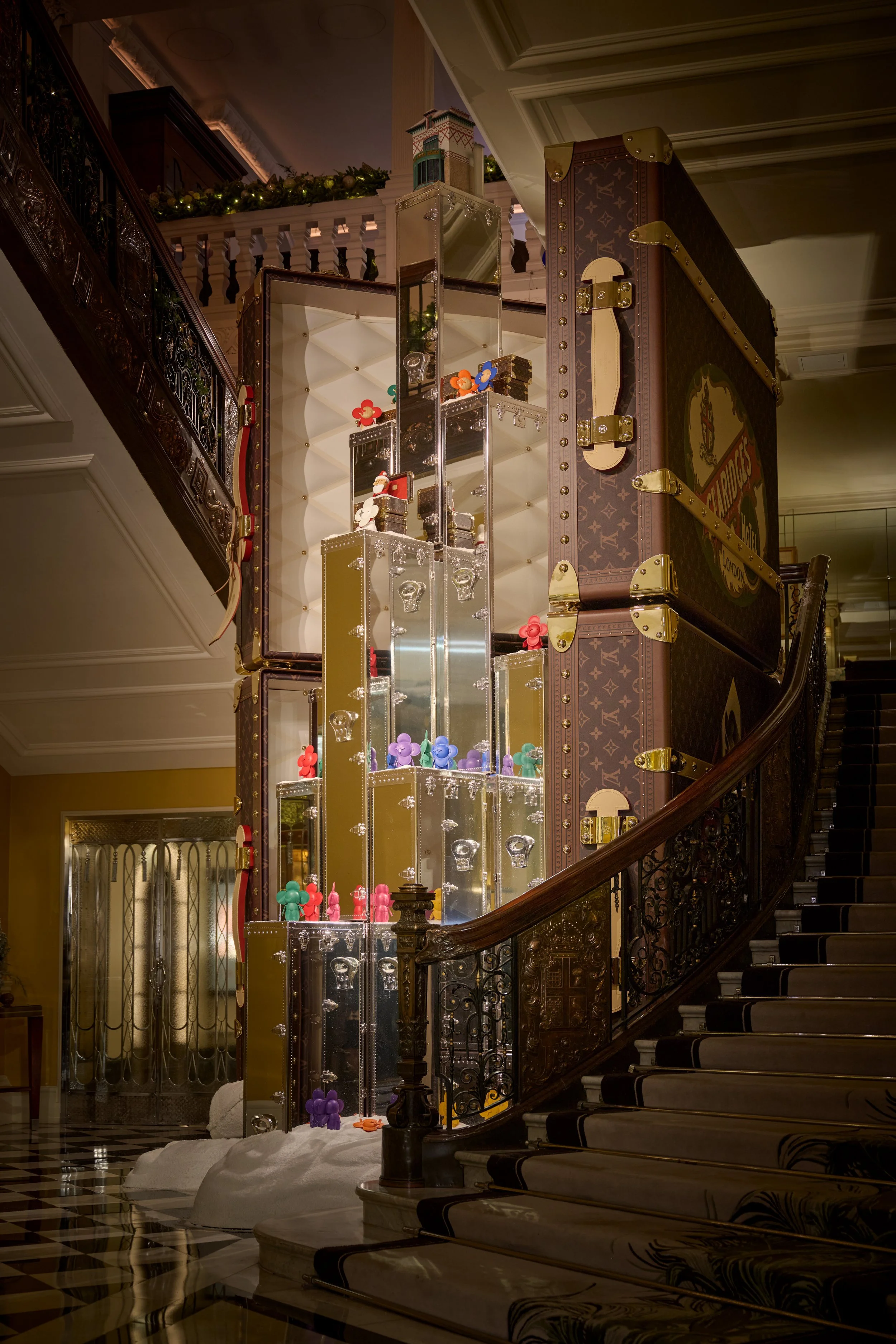 THE ART OF TRAVEL | LOUIS VUITTON UNVEILS CLARIDGE'S CHRISTMAS TREE 2023