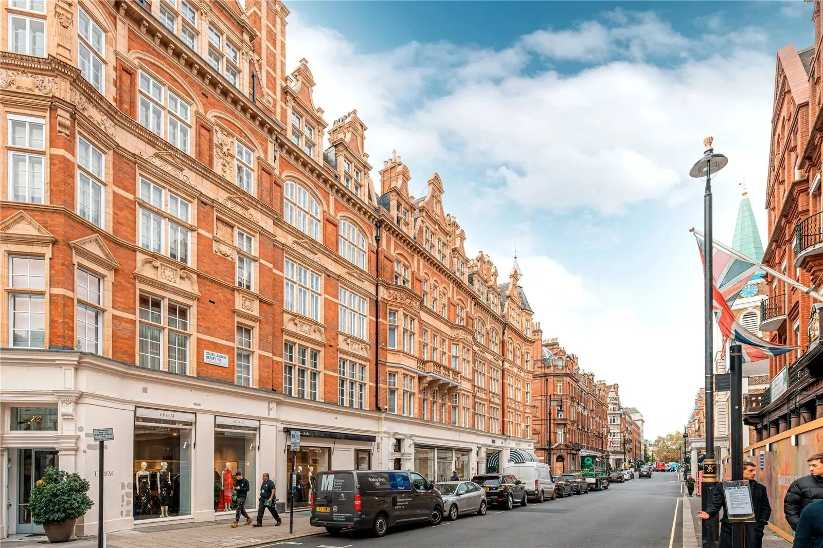 TURNKEY ELEGANCE ON SOUTH AUDLEY STREET – A RARE MAYFAIR FIND