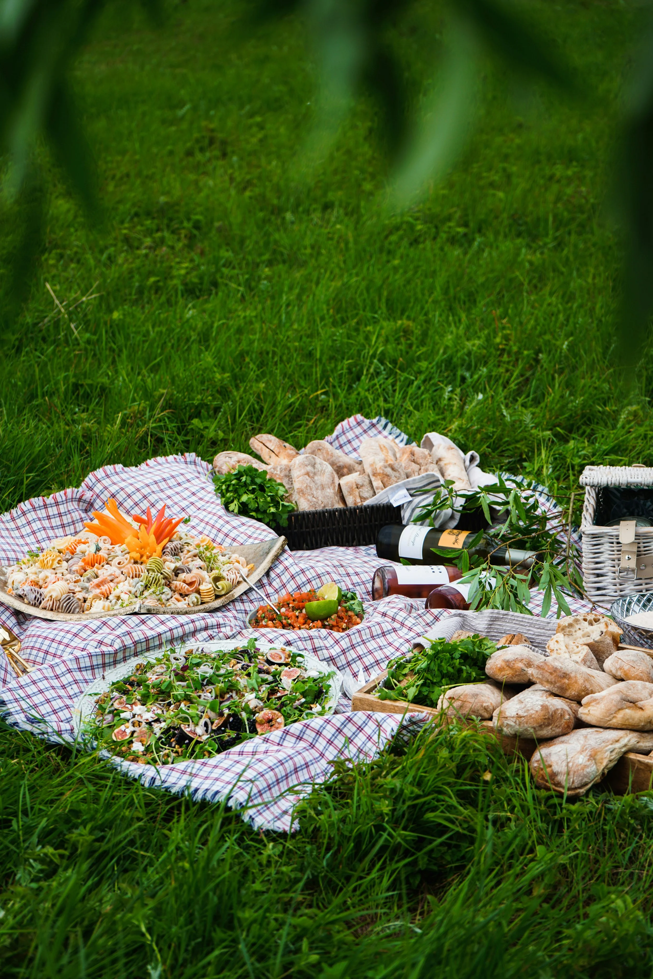 MAYFAIR PICNIC GUIDE: OUR FAVOURITE GREEN SPACES & GOURMET DELIGHTS