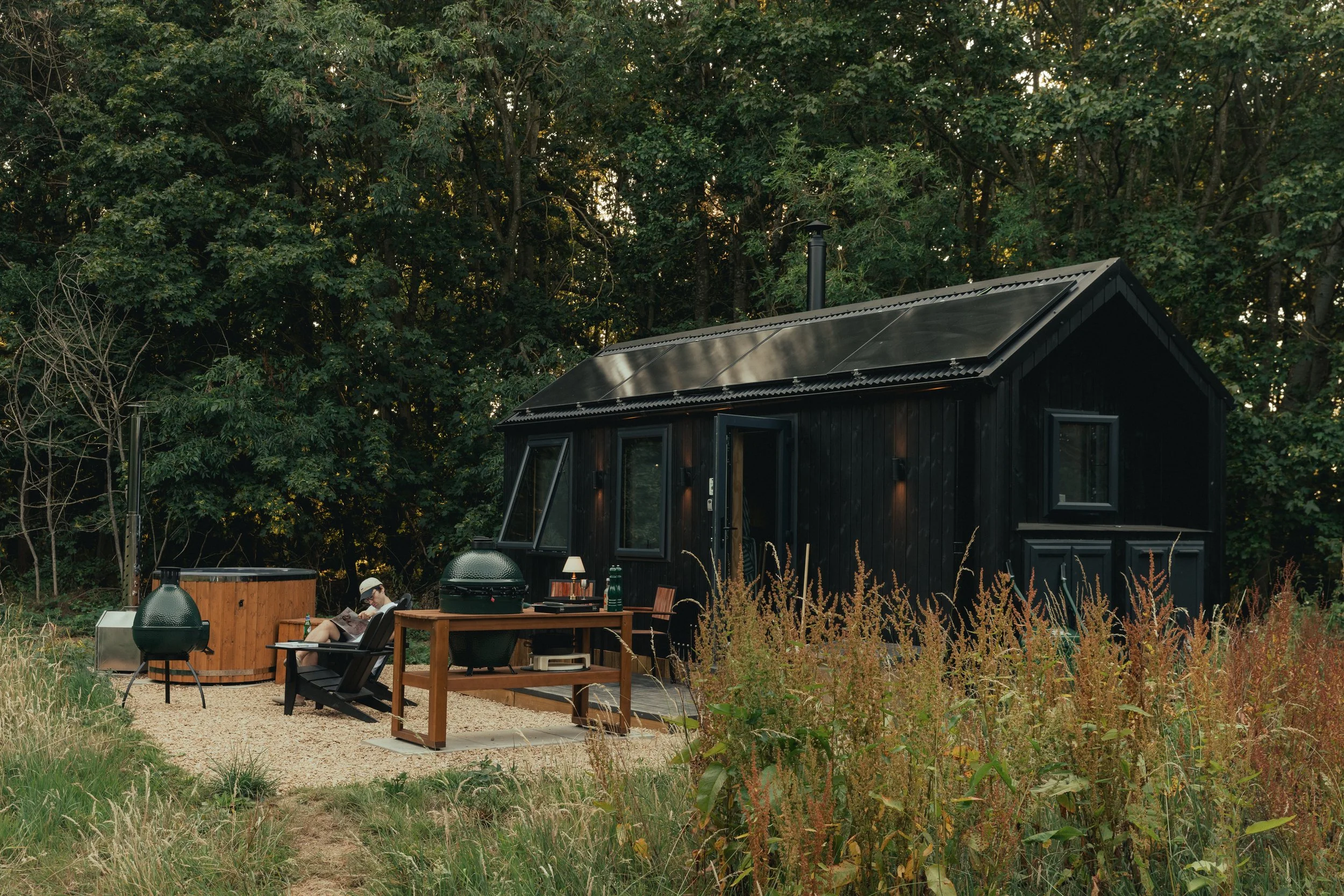 Archie_lifestyle_cabin_hot-tub_evening.jpg