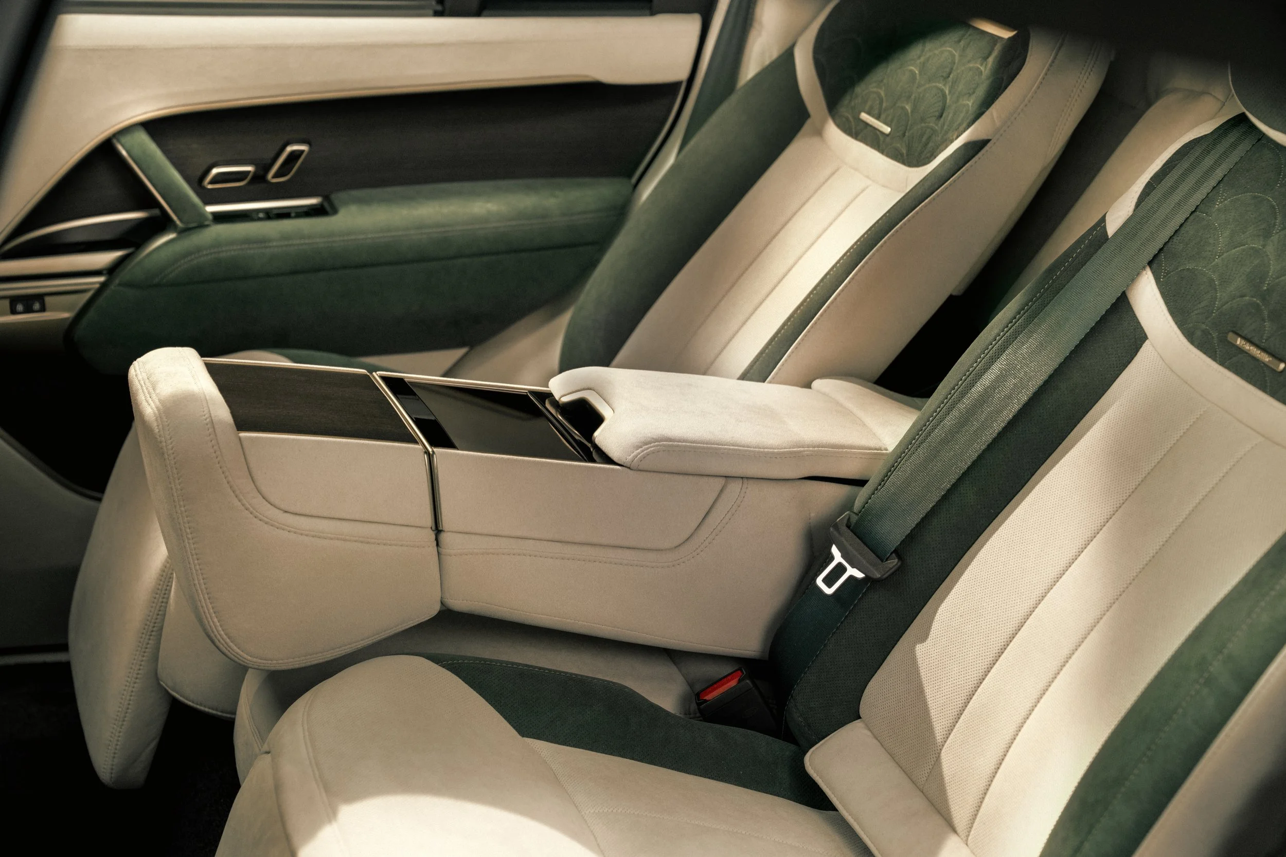 Urban Automotive x Visionnaire Range Rover Widetrack Interior 04.jpg