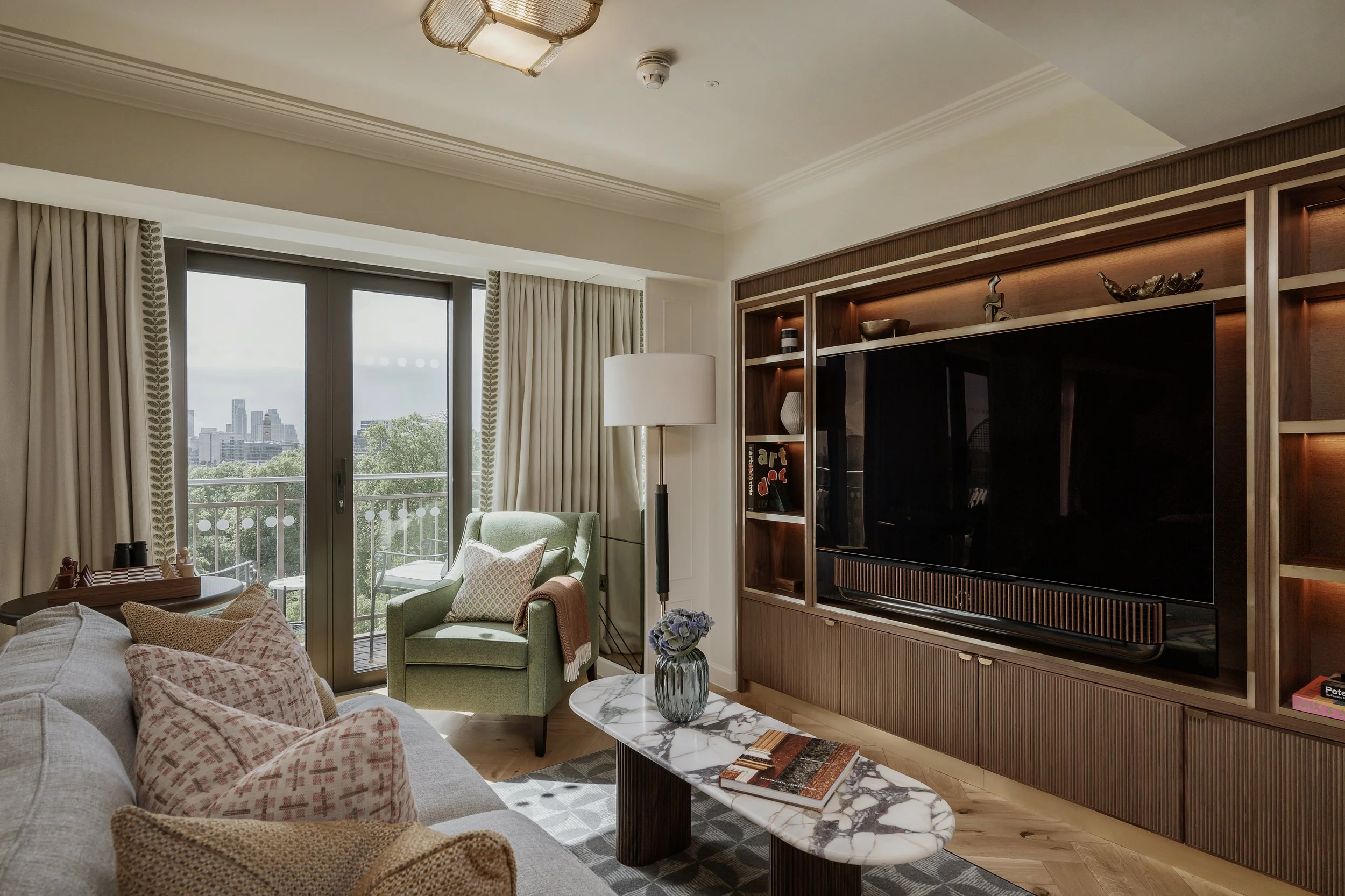 THE ATHENAEUM'S NEW TENTH-FLOOR SUITES OFFER A NEW LONDON PERSPECTIVE