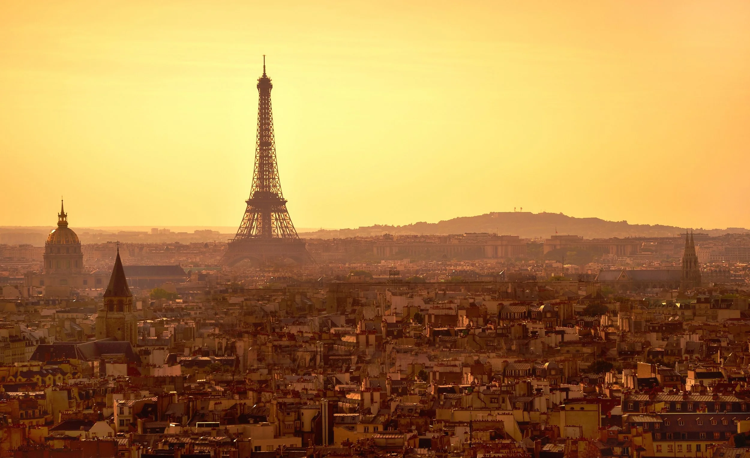 Paris,_sunset_panorama_from_top_of_Notre_Dame_cathedral,_September_2010.jpg