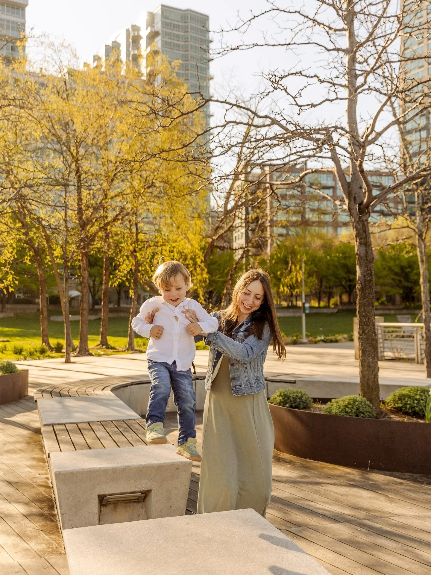 There&rsquo;s something so magical about mommy &amp; me sessions &mdash; the laughter, the cuddles, the little in-between memories you never want to forget. 

We absolutely love capturing the connection between you and your little one (or ones!) in a