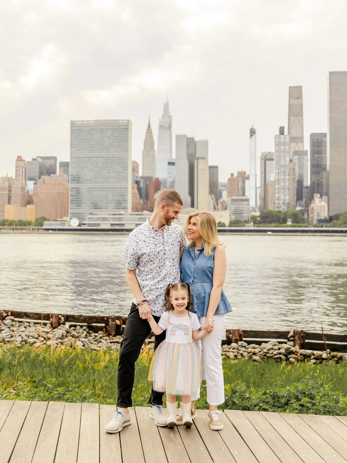 Long Island City giving us that unbeatable NYC skyline backdrop 🏙️✨

This beautiful family session was all about connection: real laughs, little moments, and the kind of energy you can&rsquo;t stage. The city behind them just added the perfect touch