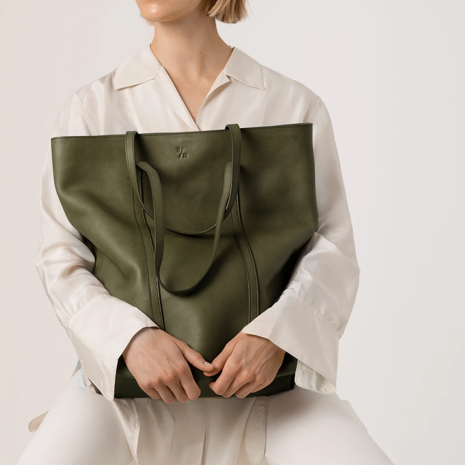 Tote_Rut_Olive_Modell.jpg