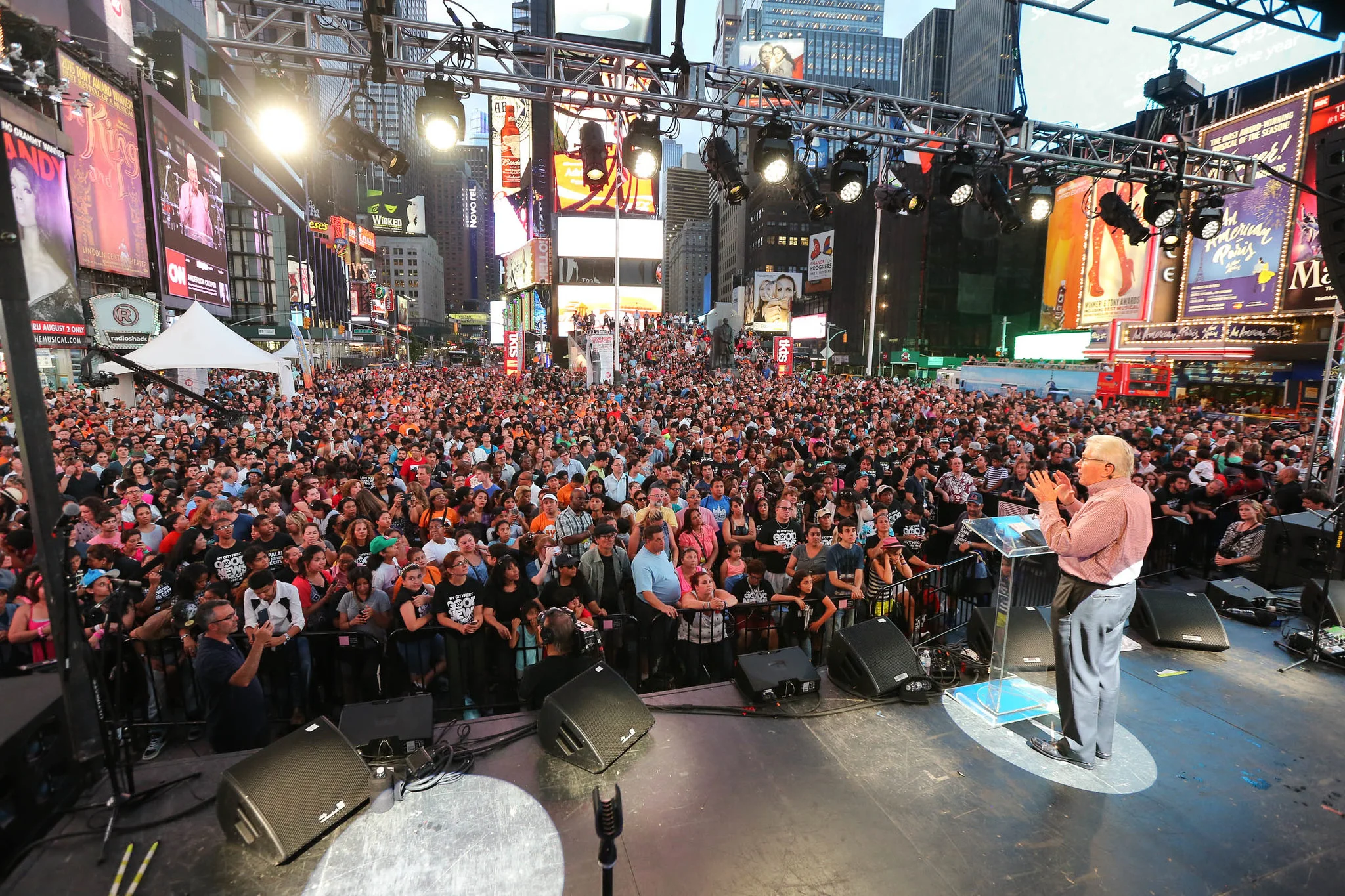 Luis preaching in Times Square, New York, in 2015. This event was part of a massive, three-month campaign to saturate New York City with the Gospel. Luis and the team partnered with more than 1,700 local churches to hold hundreds of evangelistic outreaches during the summer of 2015.