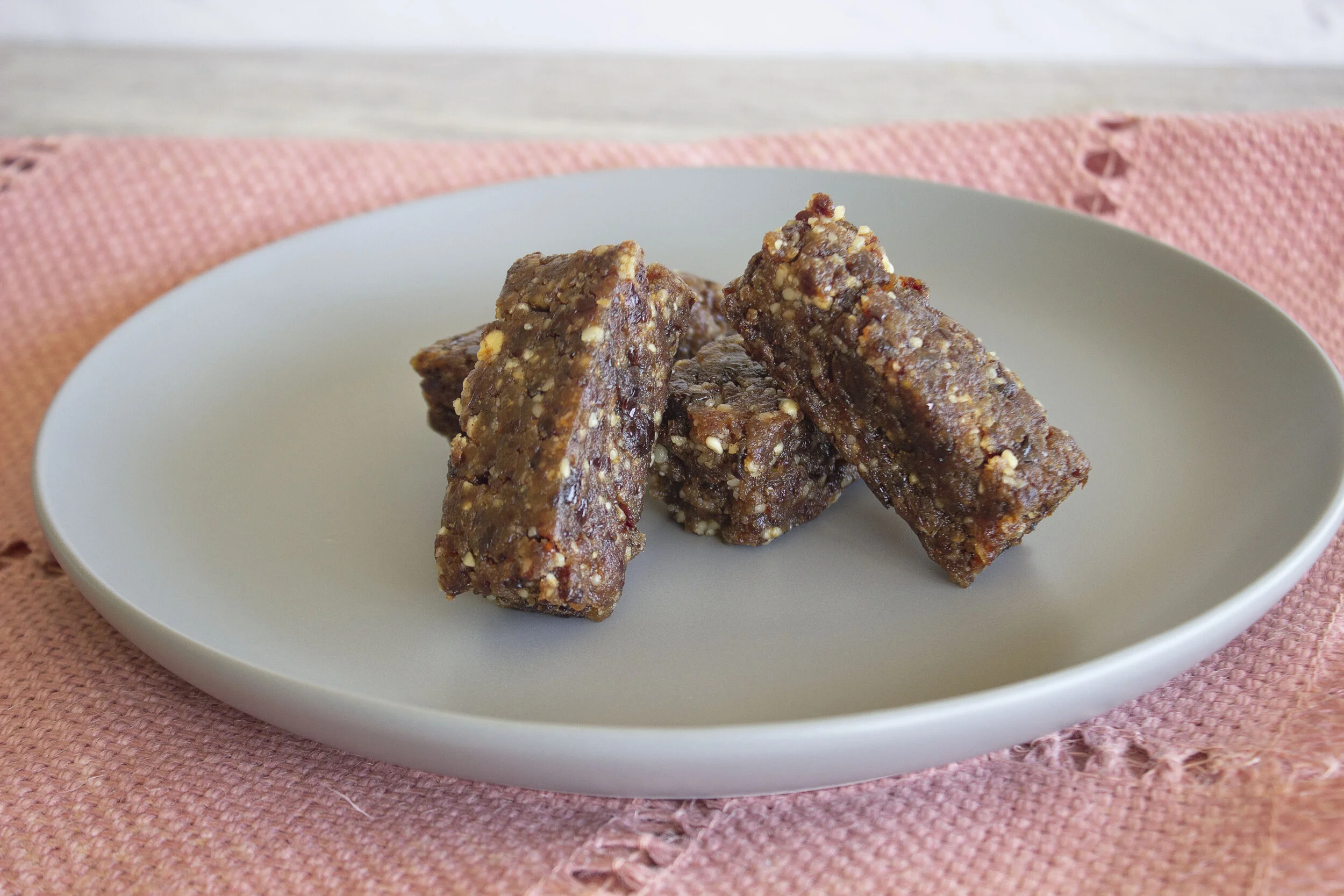 Dried Cherry &amp; Nut Protein Bars: Larabar Copycat