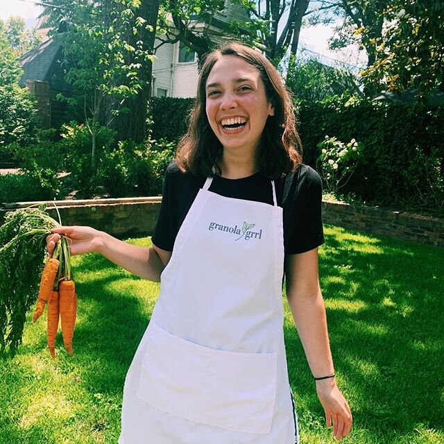***GIVEAWAY ALERT*** .
.
In collaboration with @grindcitydesigns, we are giving away an EatLocal shirt AND a GranolaGrrl apron! 👩&zwj;🍳 🥕 .
.
To win the GranolaGrrl apron, you have to be following both me and @grindcitydesigns! Then, comment on TH